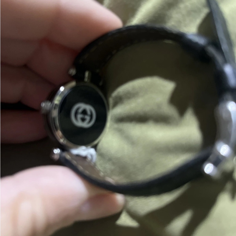 Working Gucci Silver Dial Watch with Black Strap - Picture 4 of 4